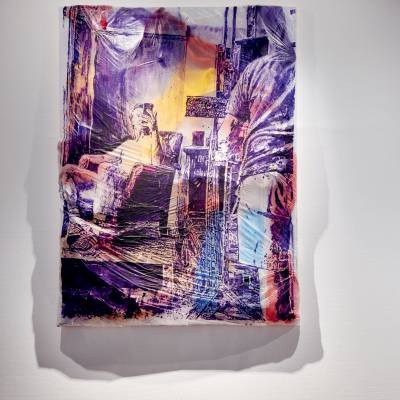 Nu na Poltrona,
2025 | Acrylic paint, plastic, lemon and feed bags, canvas, wooden grid | 191 x 141